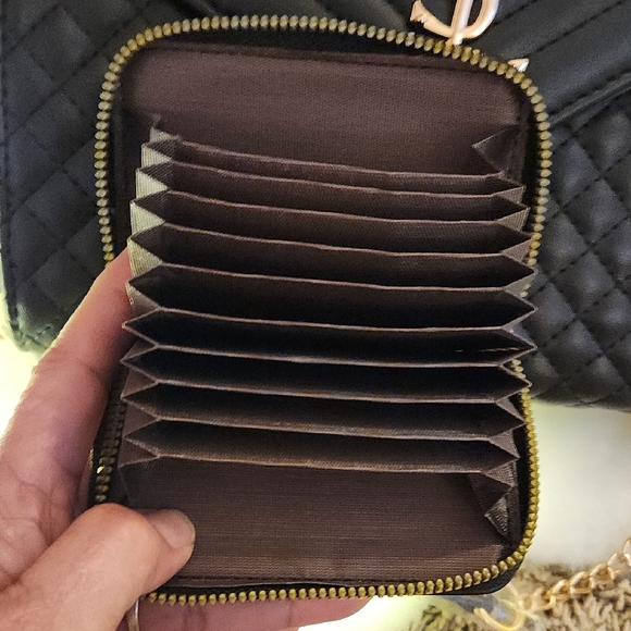 Yves Saint Laurent Black Quilted Shoulder Bag with Gold Chain - Picture 4 of 5